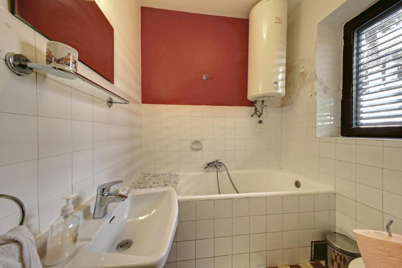 Vala Apartment *